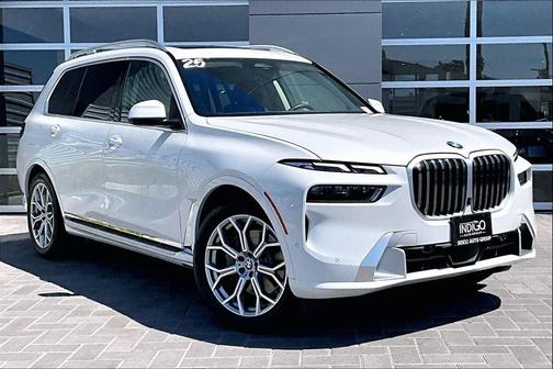 Mineral White Metallic 2025 BMW X7 xDrive40i