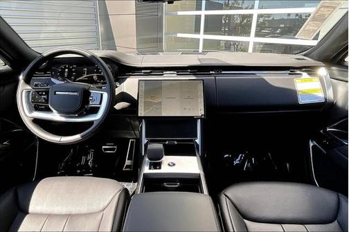 2025 Land Rover Range Rover P530 SE 7 Seat