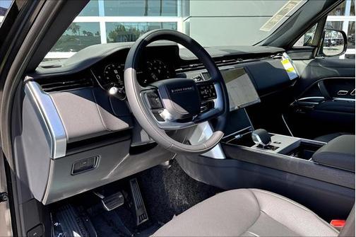 2025 Land Rover Range Rover P530 SE 7 Seat