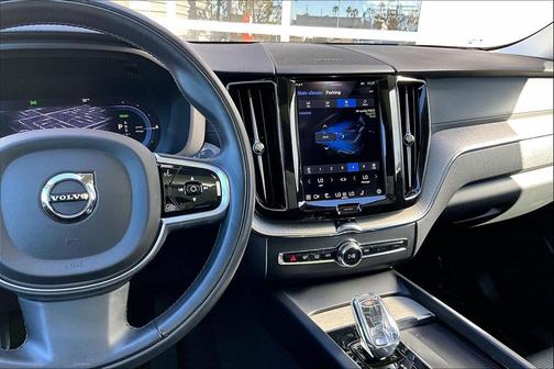 2022 Volvo XC60 Recharge Plug-In Hybrid T8 Inscription