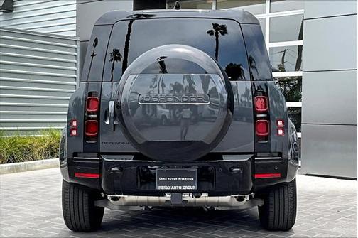 2025 Land Rover Defender 110 P400 X-Dynamic SE