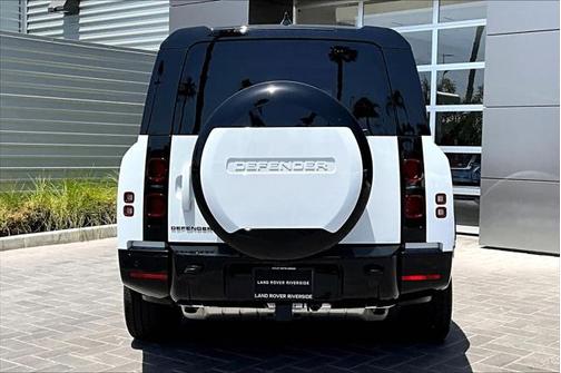 2025 Land Rover Defender 130 P400 X-Dynamic SE