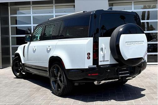 2025 Land Rover Defender 130 P400 X-Dynamic SE