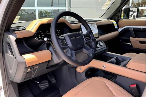 2025 Land Rover Defender 130 P400 X-Dynamic SE
