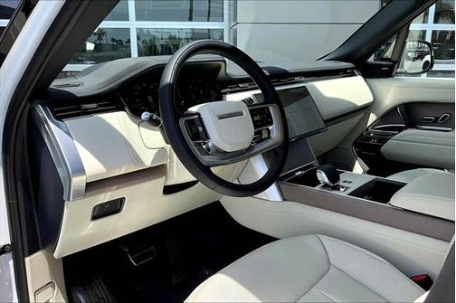 2025 Land Rover Range Rover P400 SE 7 Seat