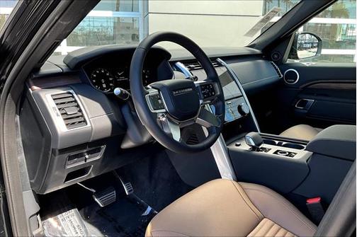 2025 Land Rover Discovery P360 Dynamic SE