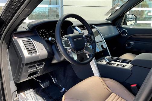 2025 Land Rover Discovery P360 Dynamic SE