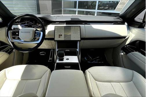 2025 Land Rover Range Rover P400 SE