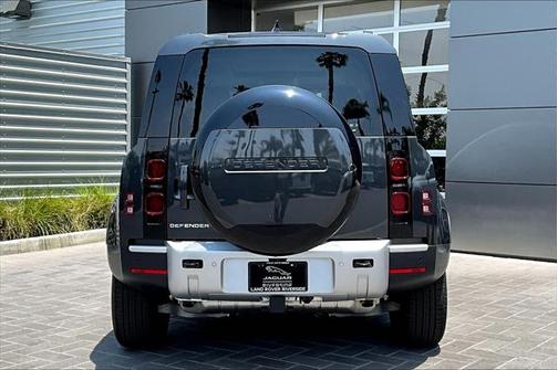 2025 Land Rover Defender 110 P400 S