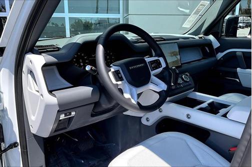 2025 Land Rover Defender 110 P400 X-Dynamic SE