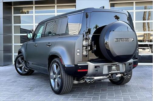 2025 Land Rover Defender 110 V8