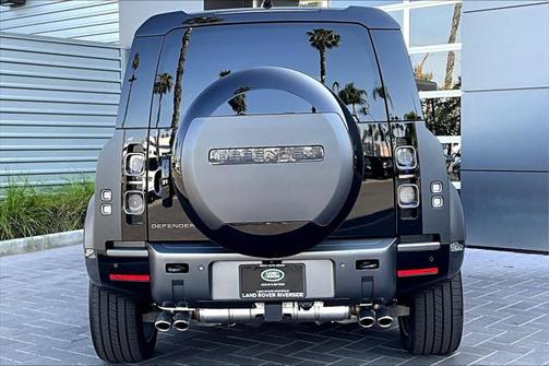 2025 Land Rover Defender 110 V8