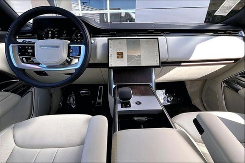 2026 Land Rover Range Rover P550e SE