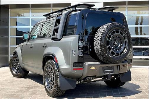 2025 Land Rover Defender 110 V8