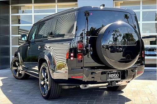 2025 Land Rover Defender 130 P400 X-Dynamic SE