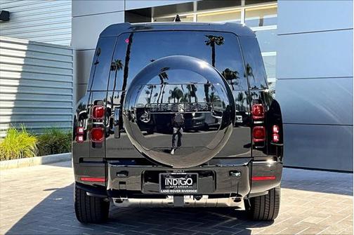 2025 Land Rover Defender 130 P400 X-Dynamic SE