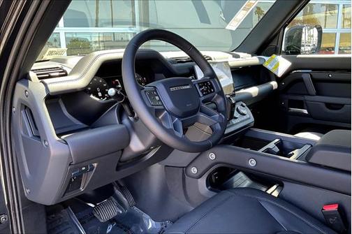 2025 Land Rover Defender 130 P400 X-Dynamic SE