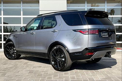 Eiger Gray Metallic 2026 Land Rover Discovery Dynamic SE