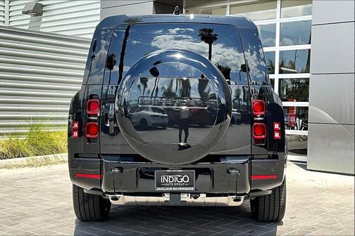 2025 Land Rover Defender 130 P400 X-Dynamic SE