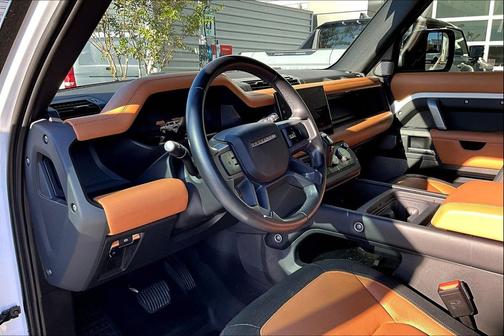 2023 Land Rover Defender 130 X-Dynamic SE