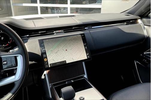2025 Land Rover Range Rover P530 SE
