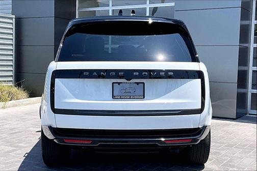 Fuji White 2026 Land Rover Range Rover P400 SE