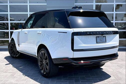 Fuji White 2026 Land Rover Range Rover P400 SE