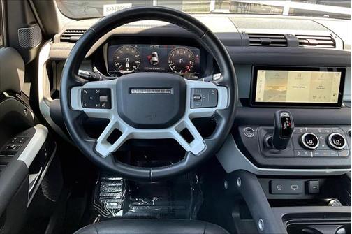 2022 Land Rover Defender 110 SE