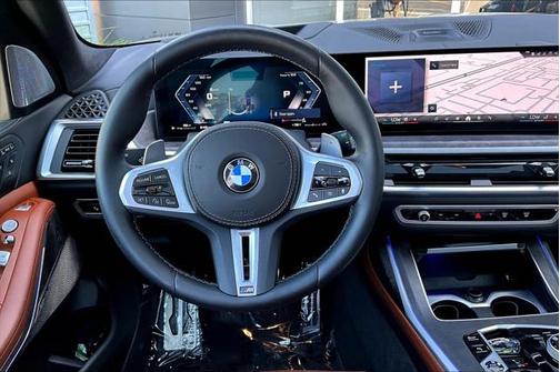 2025 BMW X7 M60i