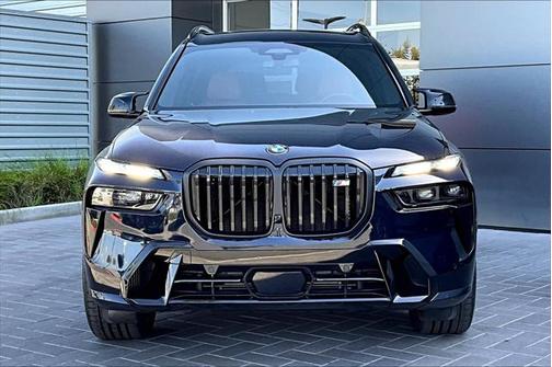 2025 BMW X7 M60i
