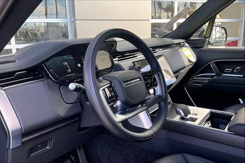2025 Land Rover Range Rover P400 SE 7 Seat