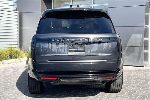 2025 Land Rover Range Rover P400 SE 7 Seat