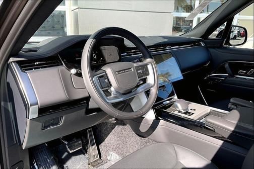 Satin 2026 Land Rover Range Rover P530 SE 7 Seat