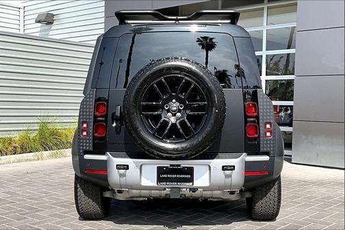 2025 Land Rover Defender 110 P300