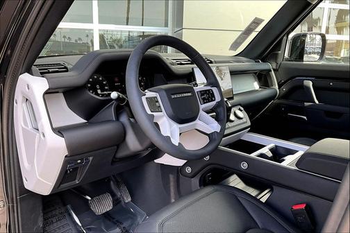 2025 Land Rover Defender 110 P300