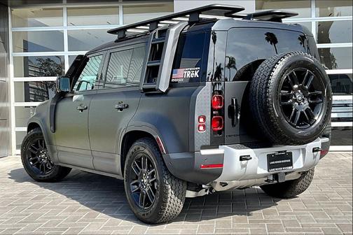2025 Land Rover Defender 110 P300