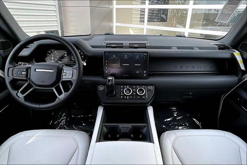 2025 Land Rover Defender 110 P400 X-Dynamic SE
