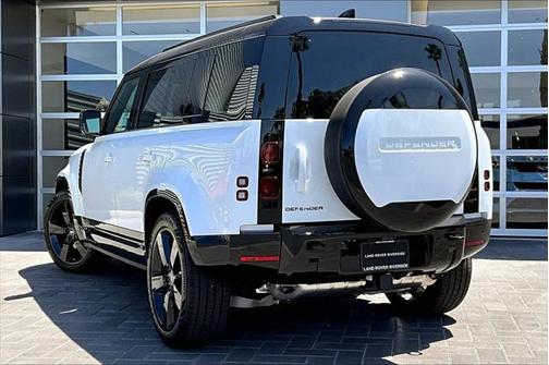 2025 Land Rover Defender 110 P400 X-Dynamic SE