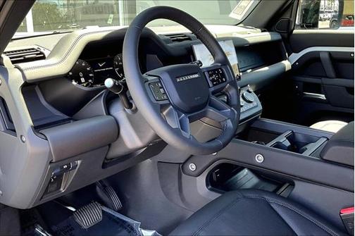 2025 Land Rover Defender 110 P400 X-Dynamic SE