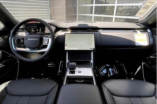 2025 Land Rover Range Rover P550e SE