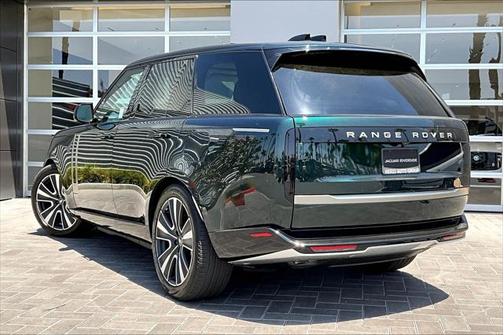 2025 Land Rover Range Rover P550e SE