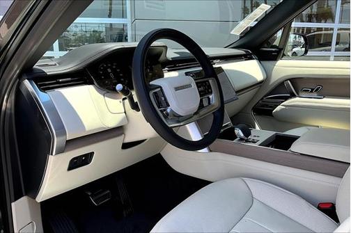 2025 Land Rover Range Rover P550e SE