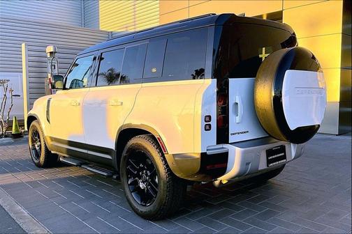2024 Land Rover Defender 110 P300