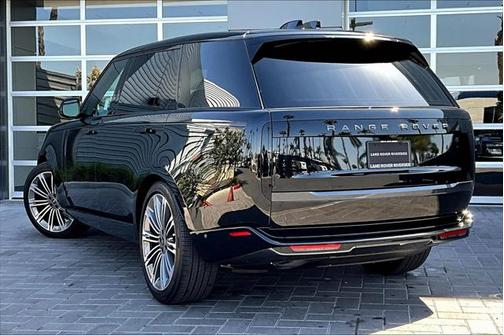 2025 Land Rover Range Rover P400 SE 7 Seat