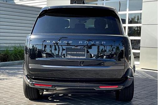 2025 Land Rover Range Rover P400 SE 7 Seat
