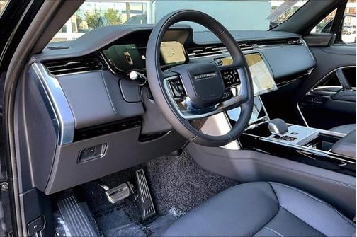 2025 Land Rover Range Rover P400 SE 7 Seat