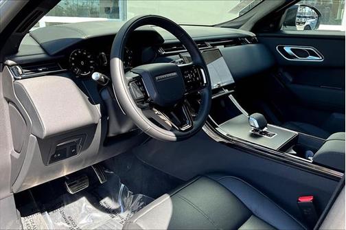 2026 Land Rover Range Rover Velar P250 SE R-Dynamic