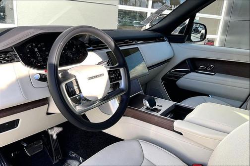 2026 Land Rover Range Rover P530 SE 7 Seat