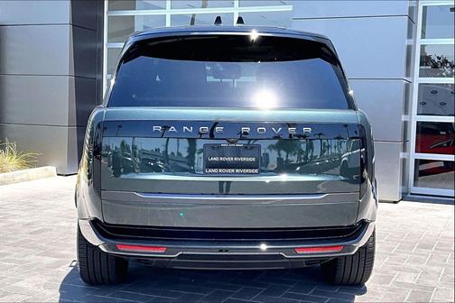 Belgravia Green Metallic 2024 Land Rover Range Rover P400 SE