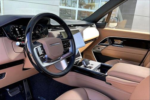 2026 Land Rover Range Rover P550e SE